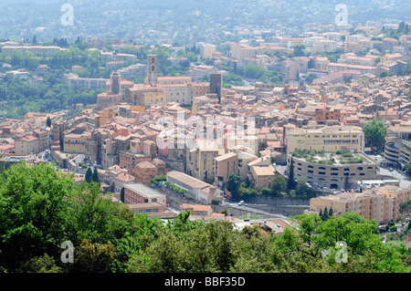 Überblick über die Innenstadt von Grasse, eine Stadt in Südfrankreich Stockfoto