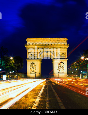 Denkmal Triumphbogen am Abend Avenue champs Elysees Stadt Paris Frankreich Stockfoto