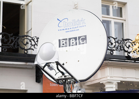 BBC broadcast Satellite Dish Außensenders auf van Stockfoto