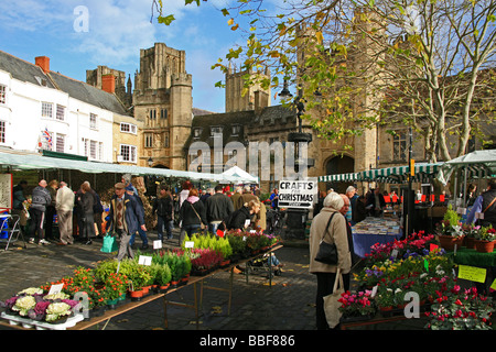 Weihnachtsmarkt-Ständen auf dem Marktplatz in Wells, Somerset, England, UK Stockfoto