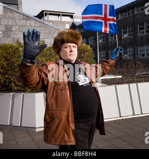 Island-Reykjavik 10 Oktober. Finanzkrise in Island. Rund 300 Menschen demonstrieren am Arnarhóll, Zentrum von Reykjavik Stockfoto