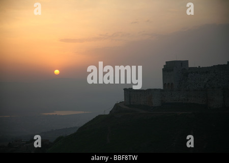 Sonnenaufgang am Kreuzfahrerburg, Krak des Chevaliers, Syrien Stockfoto