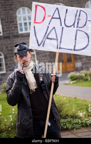 Reykjavik Island am 14. Oktober. Demonstranten vor der isländischen Parlaments Althing Stockfoto