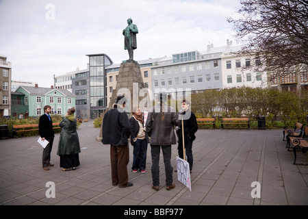 Reykjavik Island am 14. Oktober. Demonstranten vor der isländischen Parlaments Althing Stockfoto