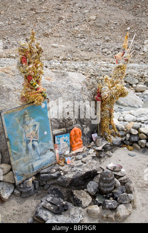 Outdoor-Shiva Schrein. Gaumukh Gletscher (3892m). Die Quelle des Ganges Fluß. Gangotri Nationalpark. Uttarakhand. Indien Stockfoto