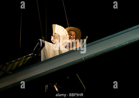 Schauspieler in historischen Kostümen während The White Night Event im Rahmen der Hundertjahrfeier von Tel Aviv. Israel Stockfoto