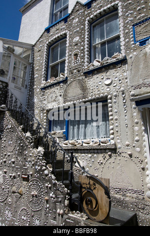 Muscheln auf Wand Polperro ist ein Dorf und Fischerei Hafen auf der Südost-Küste Cornwalls im Süd-west England, UK Stockfoto