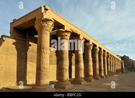 Ost-Kolonnade am Tempel der Isis in Philae Insel Nasser-See in der Nähe von Assuan, Ägypten Stockfoto