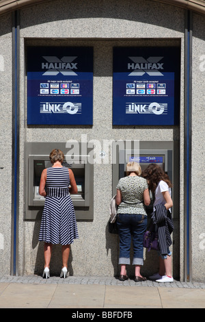 ATM Geldautomaten in einer Stadt, U.K. Stockfoto