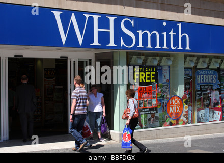 W H Smith Verkaufsstelle in einer Stadt, U.K. Stockfoto