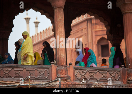 Frauen beten in der Jama Masjid oder Freitagsmoschee in Delhi Indien Stockfoto