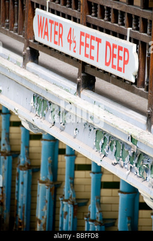 Detail des Staates von einem schlechten Zustand und die Notwendigkeit der Wiederherstellung in Victoria Bädern in Manchester England UK Stockfoto