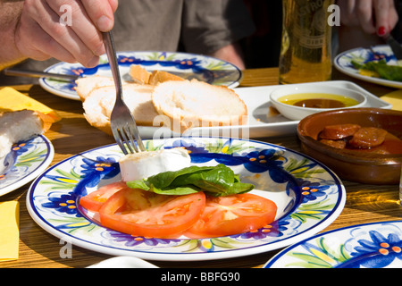 Eine Auswahl an Tapas in kontrastreichen Licht Stockfoto