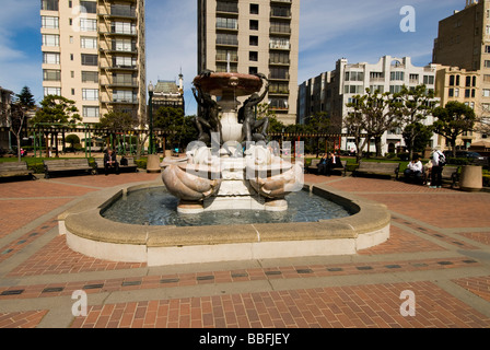 Der Roman Fountain der Schildkröten in der Mitte der Nob Hill Huntington Park.   in San Francisco, Kalifornien. Stockfoto