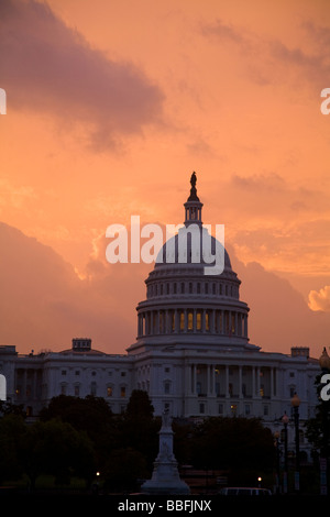 Spektakulären Sonnenaufgang Wolken hinter dem US Capitol Building in Washington D.C. Stockfoto