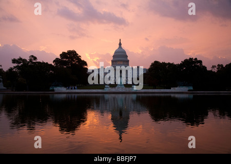 Spektakulären Sonnenaufgang Wolken hinter dem US Capitol Building in Washington D.C. Stockfoto