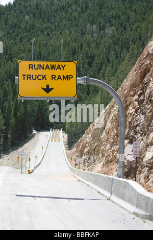 Außer Kontrolle geratenen LKW Rampe Zeichen Stockfoto