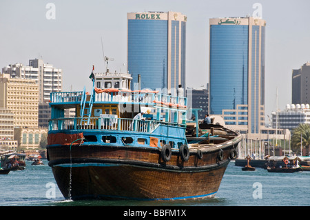Dhau-Boot auf dem Dubai creek Stockfoto