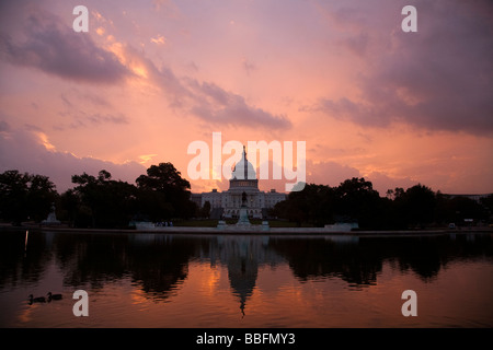 Spektakulären Sonnenaufgang Wolken hinter dem US Capitol Building in Washington D.C. Stockfoto