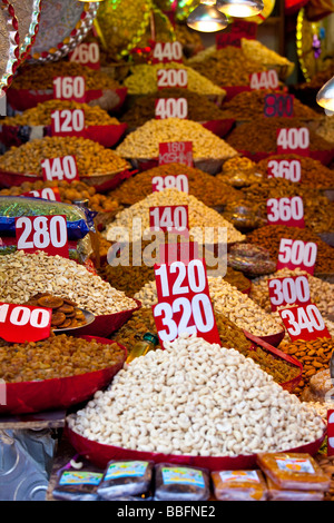 Getrockneten Früchten und Nüssen in der Gewürzmarkt in Alt-Delhi Indien Stockfoto