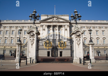 London - Buckingham Palace und Tor