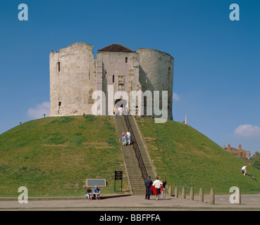 Cliffords Tower, City of York, North Yorkshire, England, Vereinigtes Königreich. Stockfoto