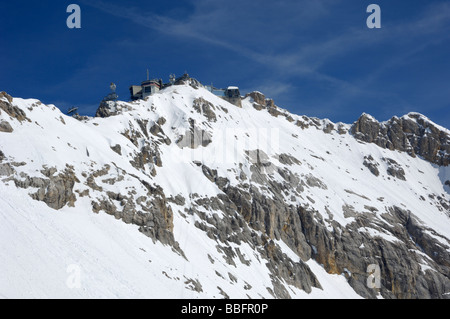 Blick auf Zugspitze Gipfel vom Skigebiet Deutschlands höchsten Berg, Bayern, Deutschland Stockfoto