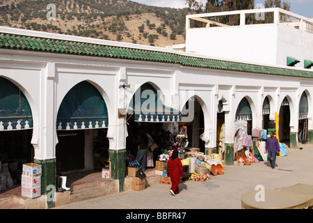 Afrika, Nordafrika, Marokko, Moulay Idriss, Altstädter Ring Ladenfronten Stockfoto