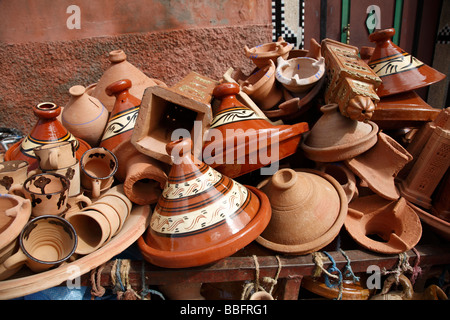 Afrika, Nordafrika, Marokko, Marrakesch, Keramik und Tajine Tontopf zum verwerfen Stockfoto