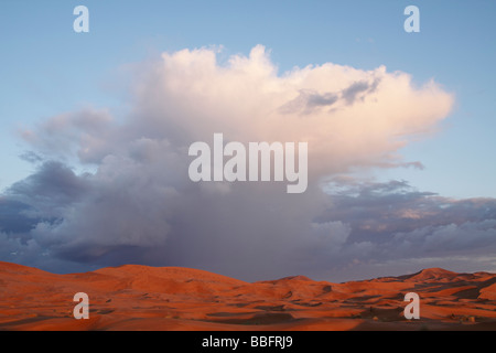 Afrika, Nordafrika, Marokko, Sahara Wüste, Merzouga, Erg Chebbi, Regenwolken Stockfoto