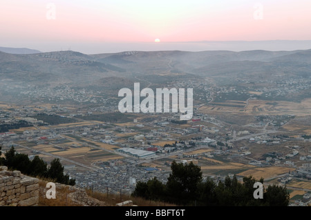 Sonnenaufgang auf dem Berg Garizim in der Nähe der West Bank Stadt Nablus, Palästinensische Gebiete, Israel Stockfoto