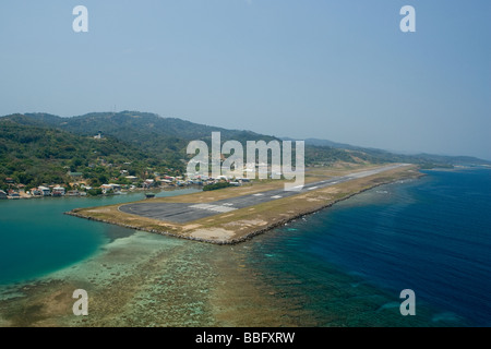 Landebahn in Roatan, Honduras. Stockfoto