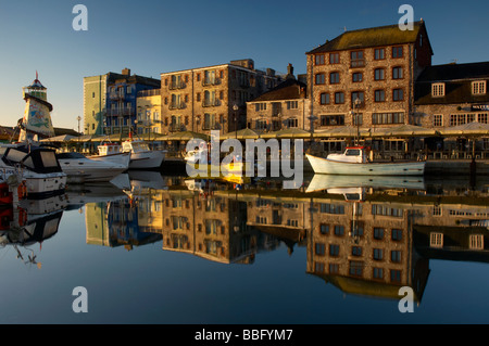 Die Barbican Hafen im Morgengrauen in Plymouth, die mit einem Polfilter Devon UK Stockfoto