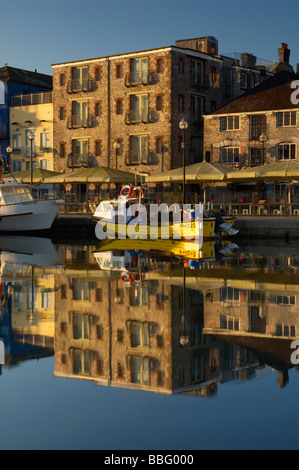 Die Barbican Hafen im Morgengrauen in Plymouth, die mit einem Polfilter Devon UK Stockfoto