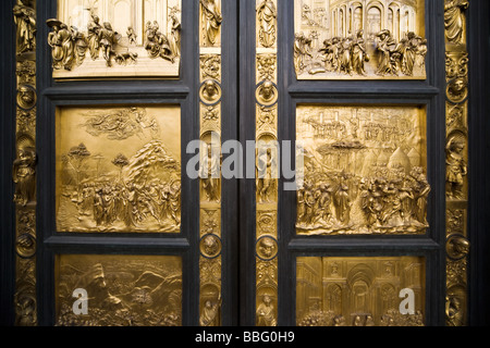 Bronze-Türen in der Santa Maria del Fiore Stockfoto