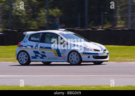 Renault Clio Rennwagen in Elf Renault Clio Cup in Oulton Park Motor Racing Circuit Cheshire England Vereinigtes Königreich Stockfoto