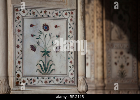 Marmor-Inlay Detail auf dem Diwan Khas im Roten Fort in Delhi Indien Stockfoto