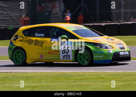 Cartridge World Zero Carbon Racing Seat Leon Rennwagen British Touring Car Championship in Oulton Park Cheshire England Stockfoto