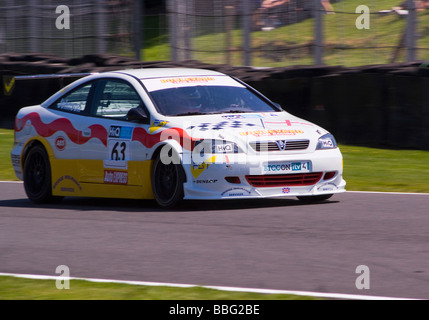 Boulevard-Team Racing Opel Astra Coupé Rennen Autorennen British Touring Car Championship in Oulton Park Cheshire Stockfoto