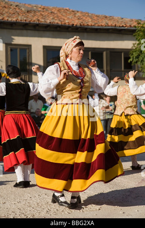 Volkstänze in die Feierlichkeiten von San Roque Villasante de Montija Burgos Castilla Leon Spanien Stockfoto