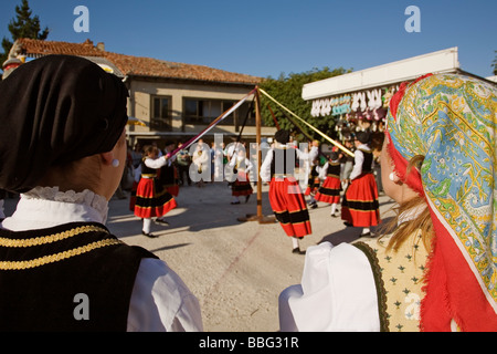 Volkstänze in die Feierlichkeiten von San Roque Villasante de Montija Burgos Castilla Leon Spanien Stockfoto