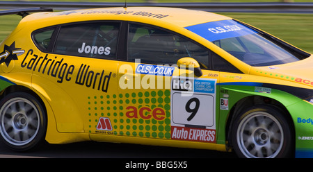 Cartridge World Zero Carbon Racing Seat Leon Rennwagen British Touring Car Championship in Oulton Park Cheshire England Stockfoto