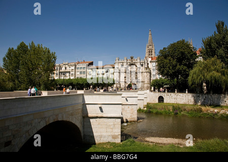 Arlanza Fluss Arco de Santa Maria und Kathedrale Burgos Castilla Leon Spain Stockfoto