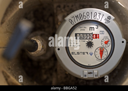 Häusliche Wasserzähler, auf einem Grundstück im Großraum Anglian Wasser des Vereinigten Königreichs. Stockfoto