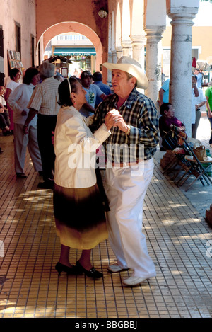 Tanzmusik am Sonntagmorgen in Merida, Yucatan, Mexiko, Mittelamerika Stockfoto