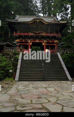 Niten-Mon Tor (aka Kaminari-Mon). Komplexe Taiyuin-Mausoleum. Nikko. Präfektur Tochigi. Japan. Stockfoto