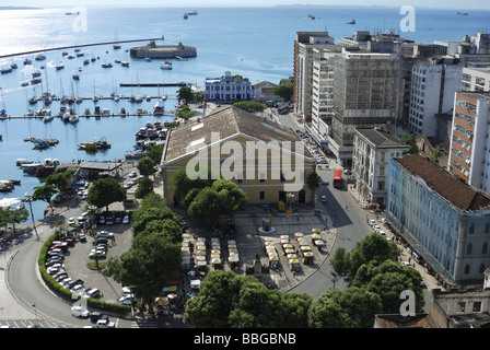 Blick auf die Unterstadt Cidade Baixa mit Markthalle Mercado Modello und Verteidigungsanlage Forte São Marcelo Salvado Stockfoto