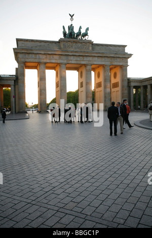 Sonnenuntergang am Brandenburger Tor, Pariser Platz-Platz mit Blick auf den Westen, Berlin, Deutschland, Europa Stockfoto