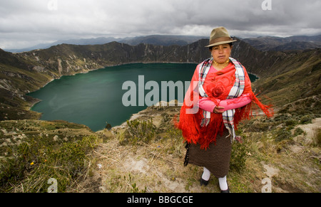 Indigene Frau - Quilotoa Kratersee Quilotoa Ecuador Stockfoto