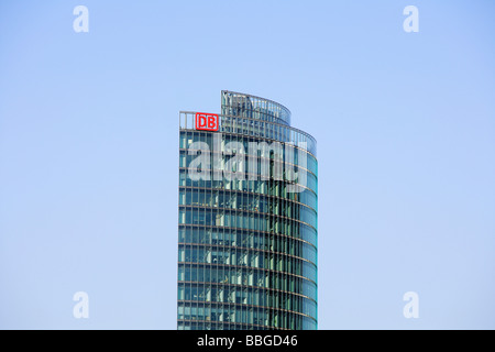 DB Bahn-Tower der Deutschen Bahn in Berlin, Deutschland, Europa Stockfoto